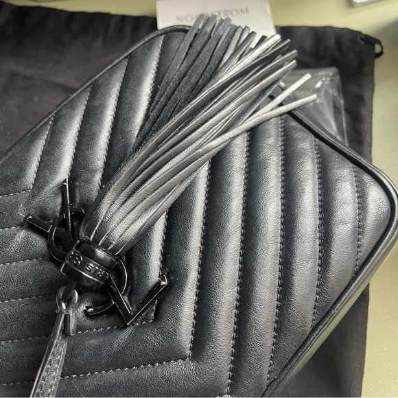 Authentic Yves Saint Laurent LOU CAMERA BAG IN QUILTED LEATHER - Picture 3 of 13